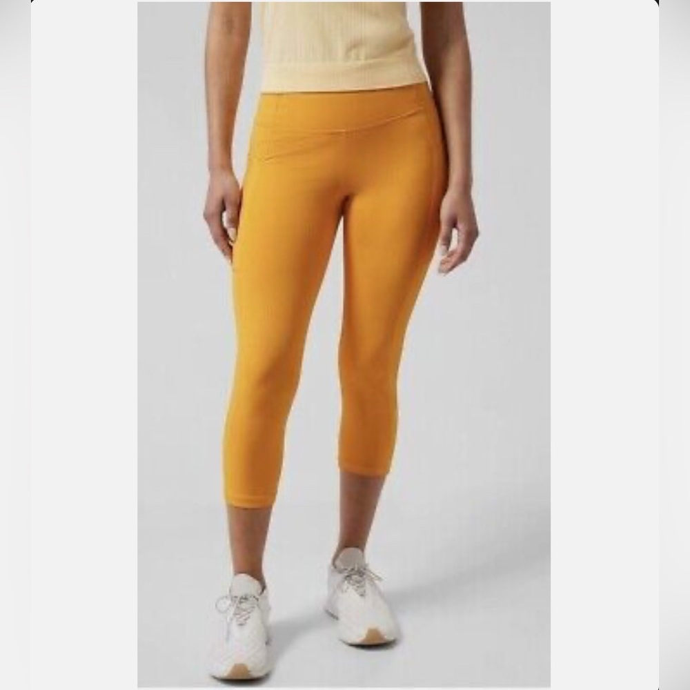 NWT ATHLETA Ultimate Stash II Capri Small